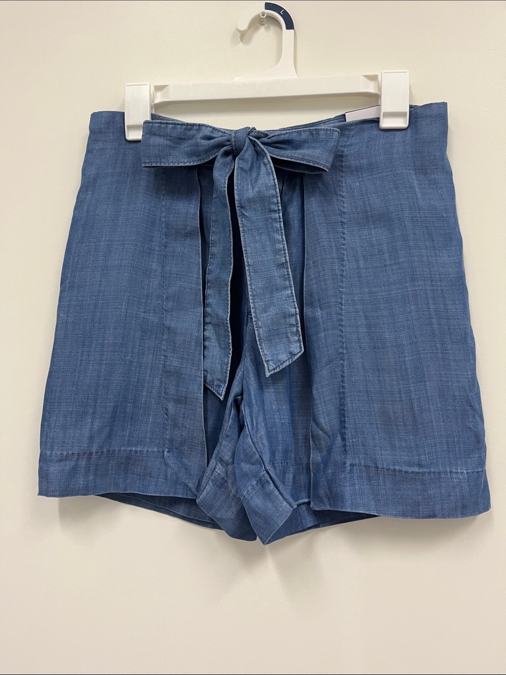 NWT White House Black Market High-Waist Tie-Belt Shorts in Denim Blue size 6
